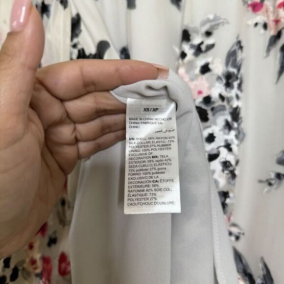 White House Black Market Blouse XS Off Shoulder Silk Blend Floral Textured Top - Picture 13 of 15